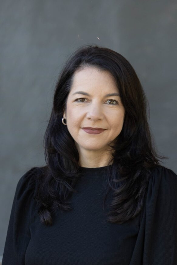 headshot for Jennifer Leonard